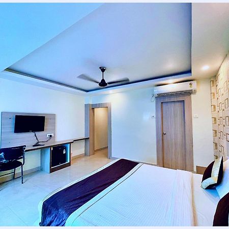 Hotel Aparna Grand Near Ram Janam Bhoomi And Temple - Fully Air Conditioned - Free Wifi Available - Best Budget Hotel In Ayodhya エクステリア 写真