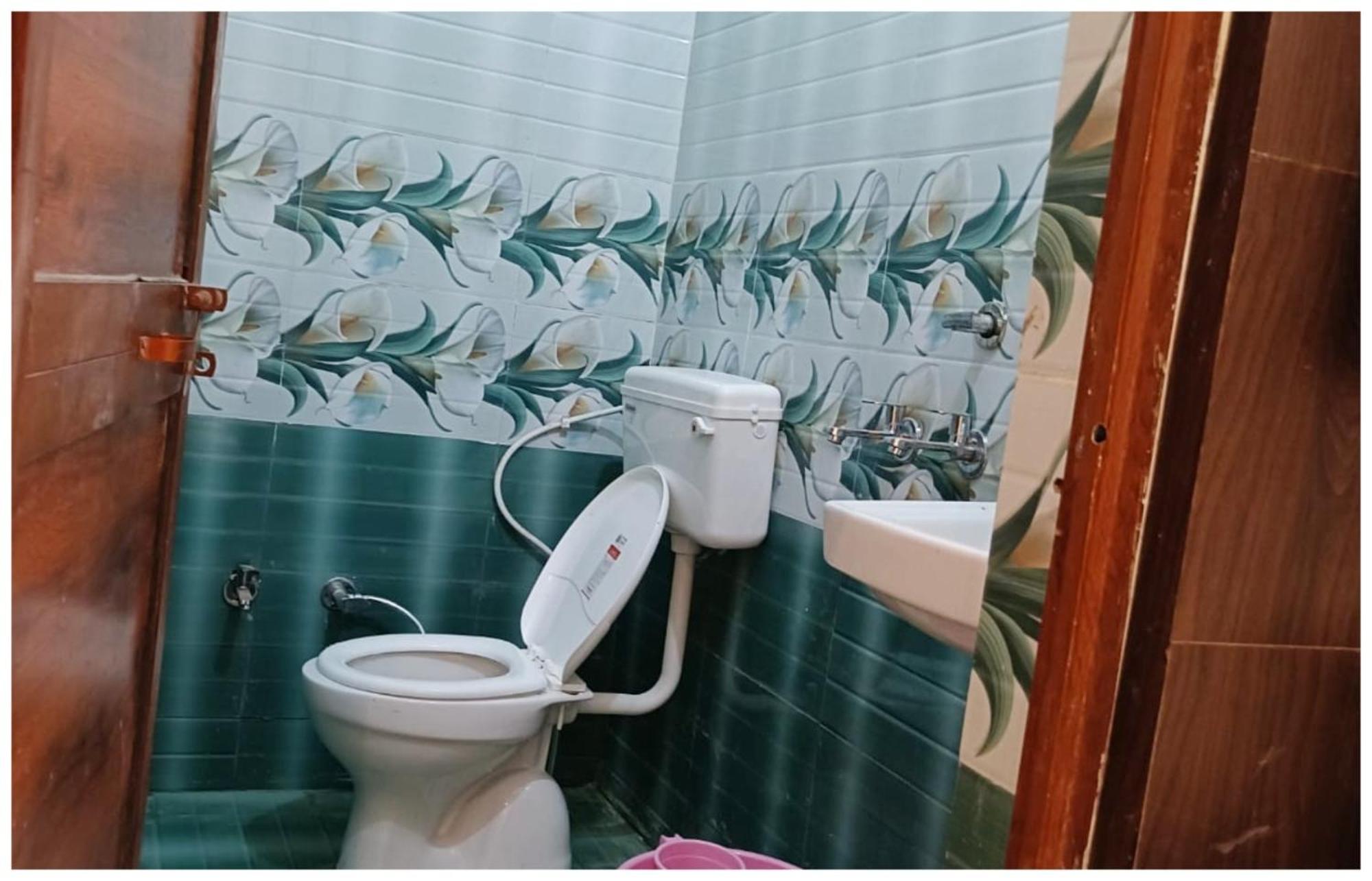 Hotel Aparna Grand Near Ram Janam Bhoomi And Temple - Fully Air Conditioned - Free Wifi Available - Best Budget Hotel In Ayodhya エクステリア 写真