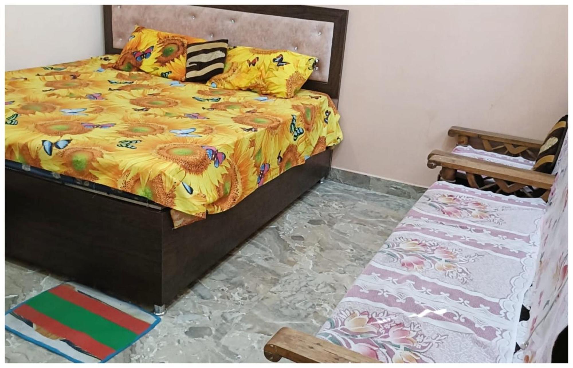 Hotel Aparna Grand Near Ram Janam Bhoomi And Temple - Fully Air Conditioned - Free Wifi Available - Best Budget Hotel In Ayodhya エクステリア 写真